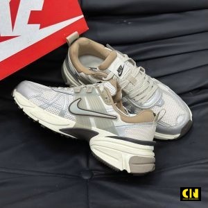 Giay Nike V2K Run Phong Cach Y2K Nau Bac Vintage Giày Nike V2K Run Phong Cách Y2K Nâu Bạc Vintage