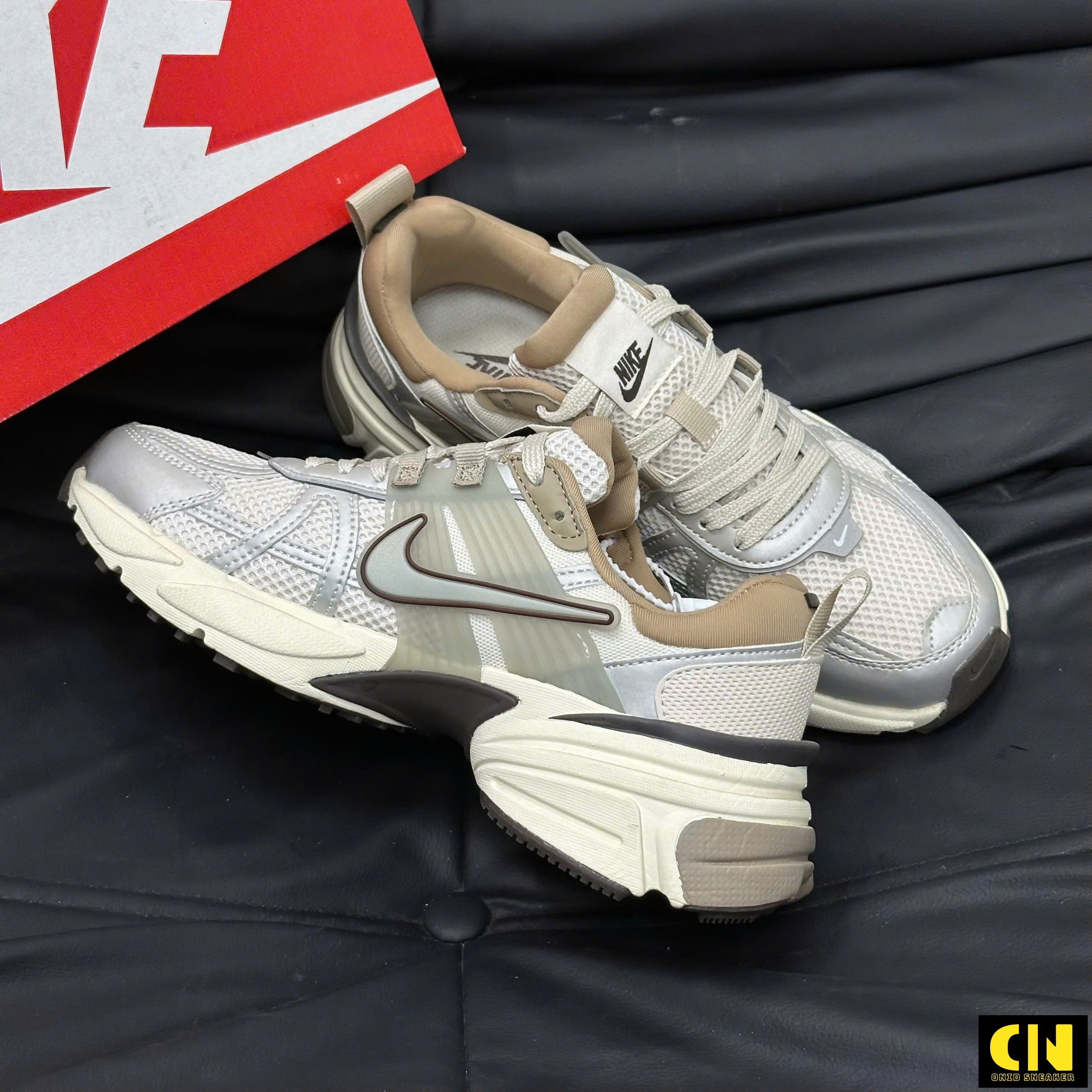 Giày Nike V2K Run Phong Cách Y2K Nâu Bạc Vintage Giày Nike V2K Run Phong Cách Y2K Nâu Bạc Vintage