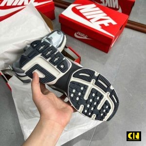 Giay Sneaker Nike V2K Run Mau Bac Metallic Giày Sneaker Nike V2K Run Màu Bạc Metallic