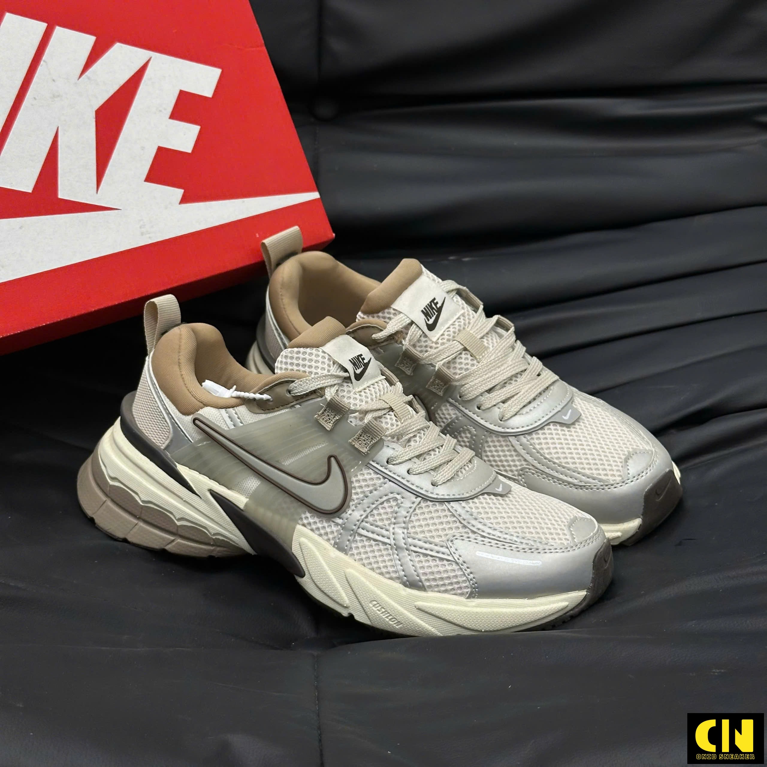 Giày Sneaker Nike V2K Run Metallic Silver Giày Sneaker Nike V2K Run Metallic Silver