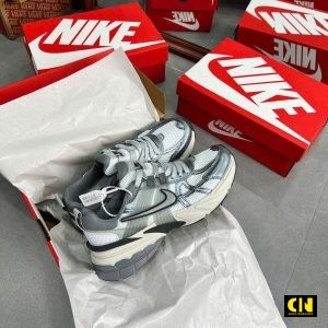 Giay Sneaker Nike V2K Run Wolf Grey Cao Cap Giày Sneaker Nike V2K Run Wolf Grey Cao Cấp