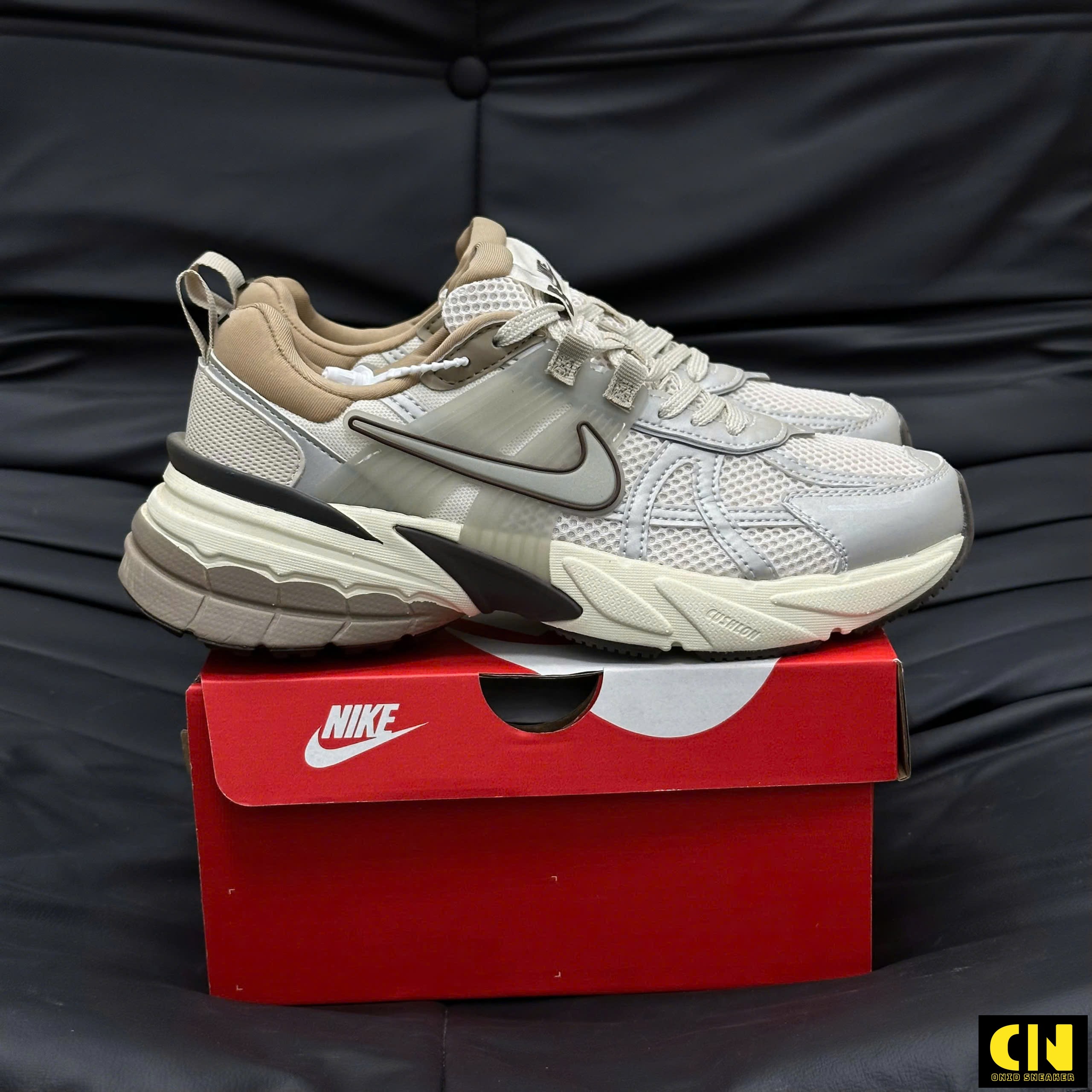 Giày Thể Thao Nike V2K Run Phối Màu Nâu Bạc Giày Thể Thao Nike V2K Run Phối Màu Nâu Bạc