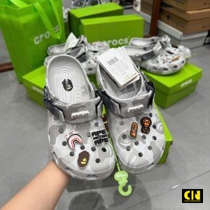 Dep Crocs Bape Camo Xam Full Box Jibbitz Dép Crocs Bape Camo Xám Full Box Jibbitz