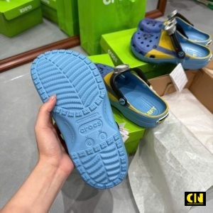 Dep Crocs Classic Clog Despicable Me Black Dép Crocs Classic Clog Despicable Me Black