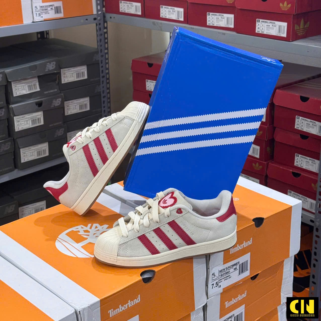 Giày Adidas Valentine Better Scarlet Sandy Pink Giày Adidas Valentine Better Scarlet Sandy Pink