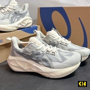 Giay Asics Novablast 5 Mau Trang Kem Giày Asics Novablast 5 Màu Trắng Kem