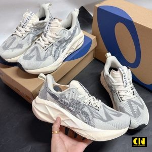 Giay Asics Novablast 5 Mau Trang Kem Xam Giày Asics Novablast 5 Màu Trắng Kem Xám