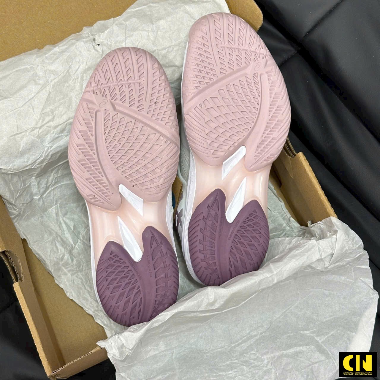 Giày Chạy Bộ Asics Màu Trắng Sọc Hồng Tím Giày Chạy Bộ Asics Màu Trắng Sọc Hồng Tím