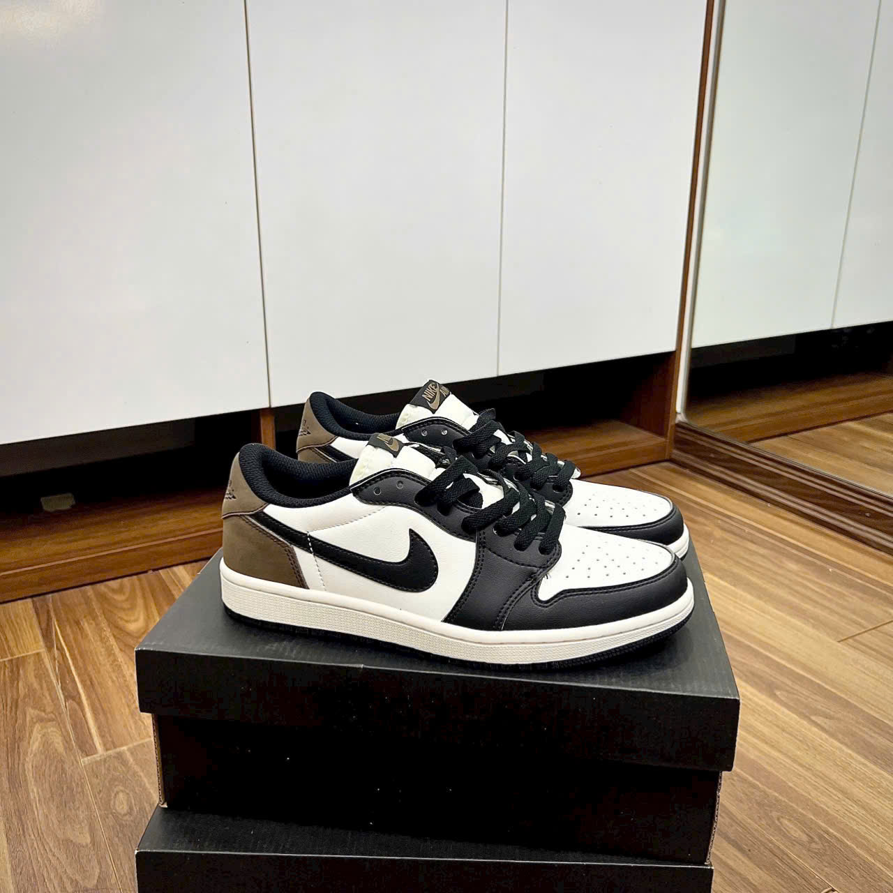 Giày Nike Air Jordan 1 Cổ Thấp Màu Nâu Mocha Cao Cấp Giày Nike Air Jordan 1 Cổ Thấp Màu Nâu Mocha Cao Cấp