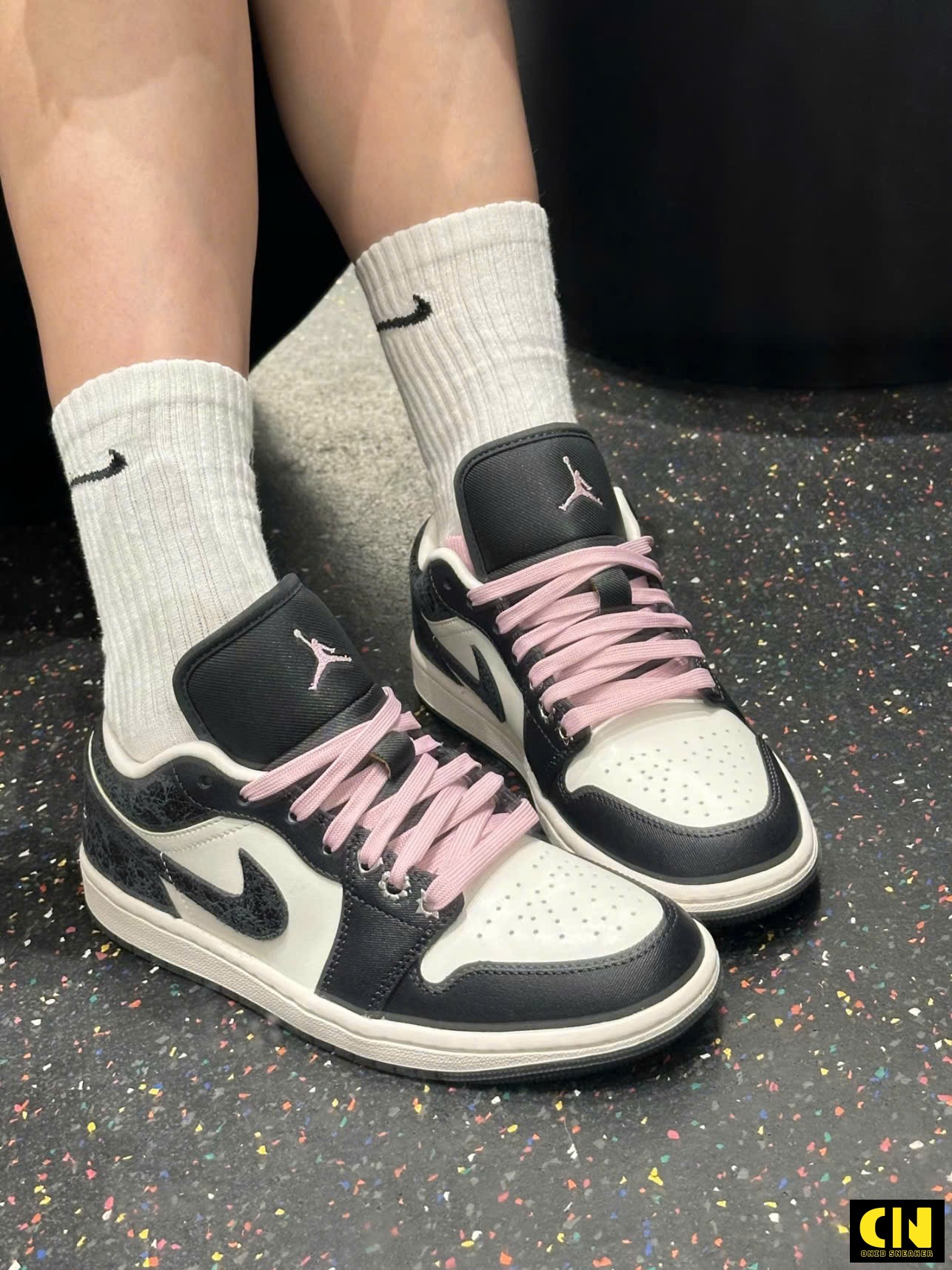 Giày Nike Air Jordan 1 Low Màu Đen Dây Hồng Giày Nike Air Jordan 1 Low Màu Đen Dây Hồng