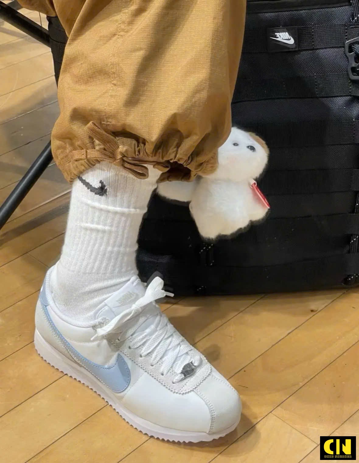 Giày Nike Cortez Màu Trắng Sọc Xanh Dương Nhạt Giày Nike Cortez Màu Trắng Sọc Xanh Dương Nhạt