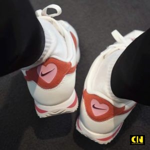 Giay Nike Cortez Valentines Day 2024 Got Trai Tim Giày Nike Cortez Valentines Day 2024 Gót Trái Tim