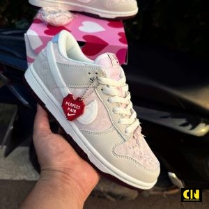 Giay Nike Dunk Low Valentines Day Tang Kem Tag Perfect Pair Giày Nike Dunk Low Valentine’s Day Tặng Kèm Tag Perfect Pair