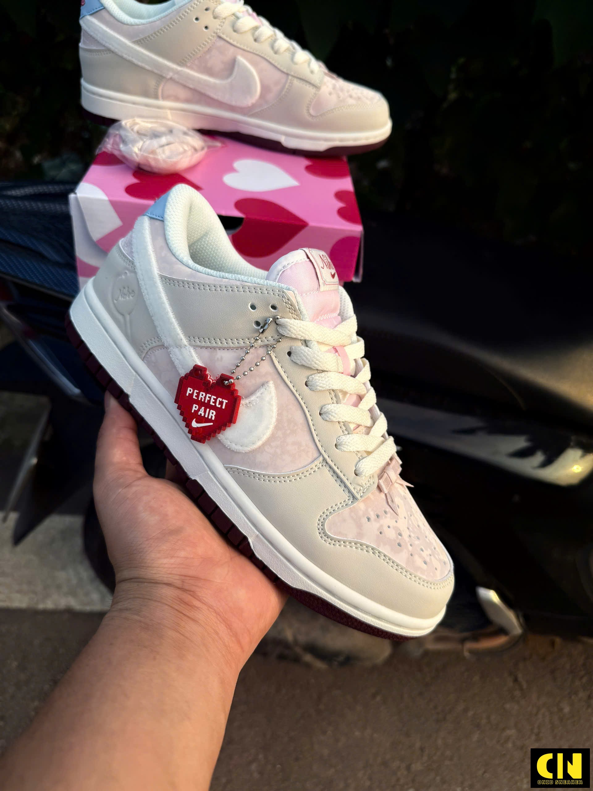 Giày Nike Dunk Low Valentine’s Day Tặng Kèm Tag Perfect Pair Giày Nike Dunk Low Valentine’s Day Tặng Kèm Tag Perfect Pair