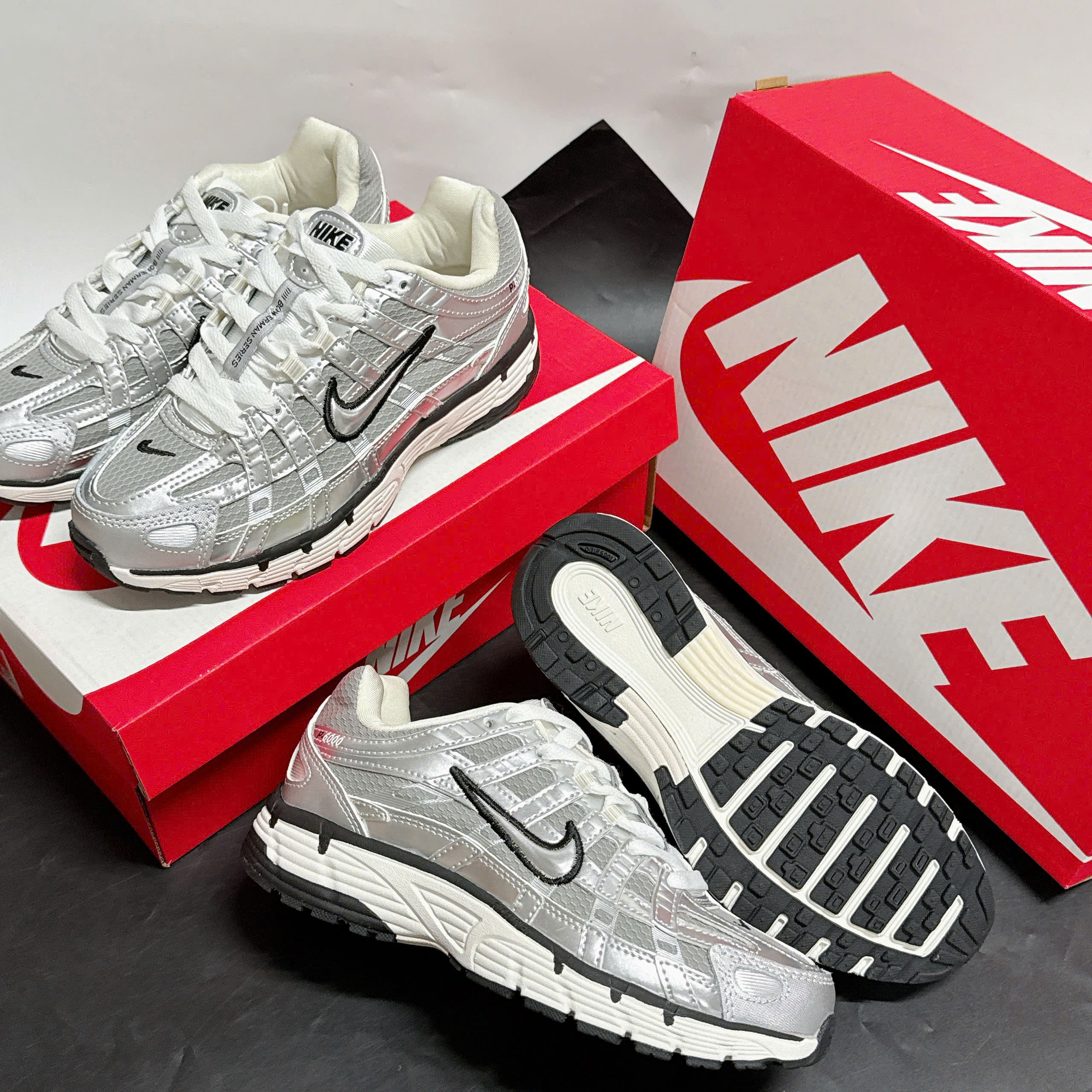 Giày Nike P-6000 Màu Bạc Ánh Kim Giày Nike P-6000 Màu Bạc Ánh Kim