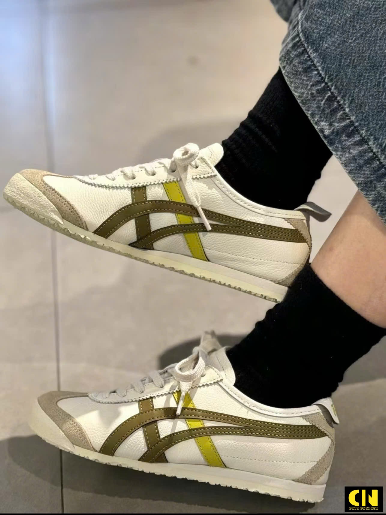 Giày Onitsuka Tiger Màu Trắng Sọc Xanh Rêu Giày Onitsuka Tiger Màu Trắng Sọc Xanh Rêu