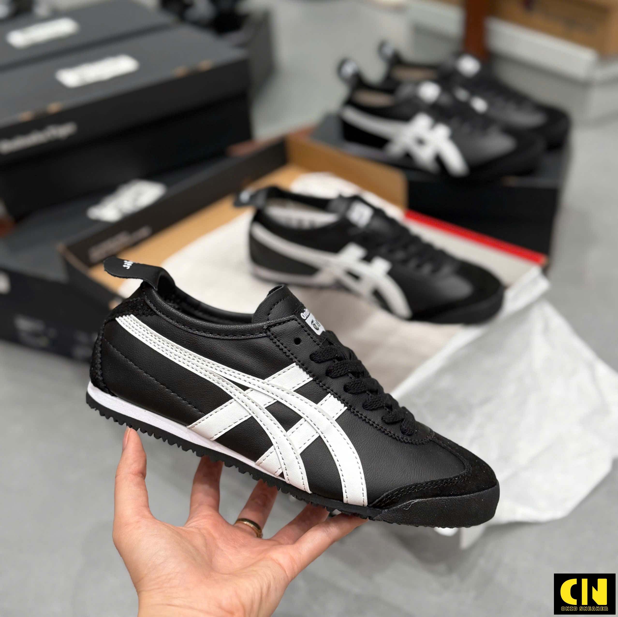 Giày Onitsuka Tiger Mexico 66 Màu Đen Sọc Trắng Giày Onitsuka Tiger Mexico 66 Màu Đen Sọc Trắng