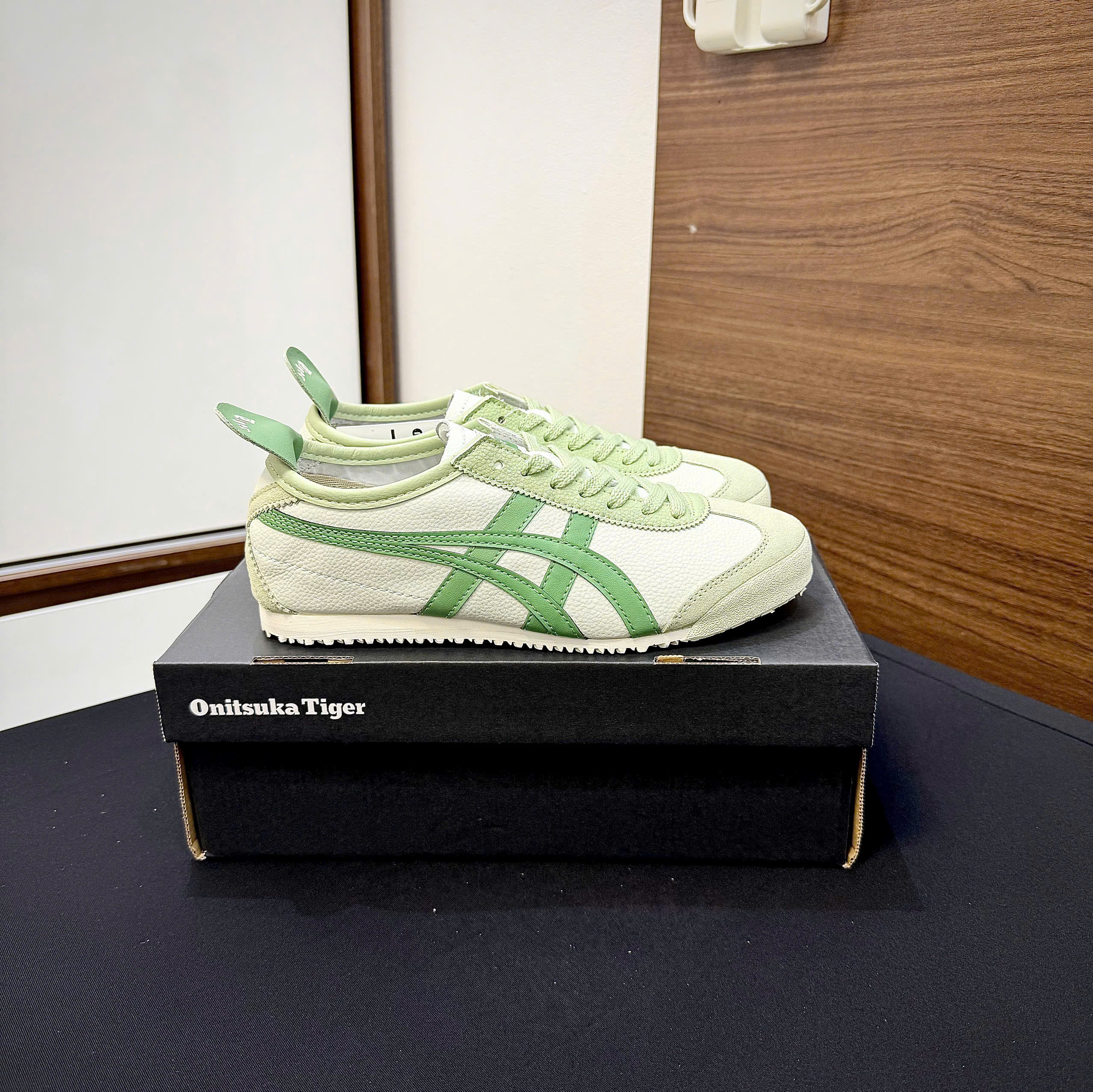 Giày Onitsuka Tiger Mexico 66 Màu Trắng Kem Sọc Xanh Lá Giày Onitsuka Tiger Mexico 66 Màu Trắng Kem Sọc Xanh Lá