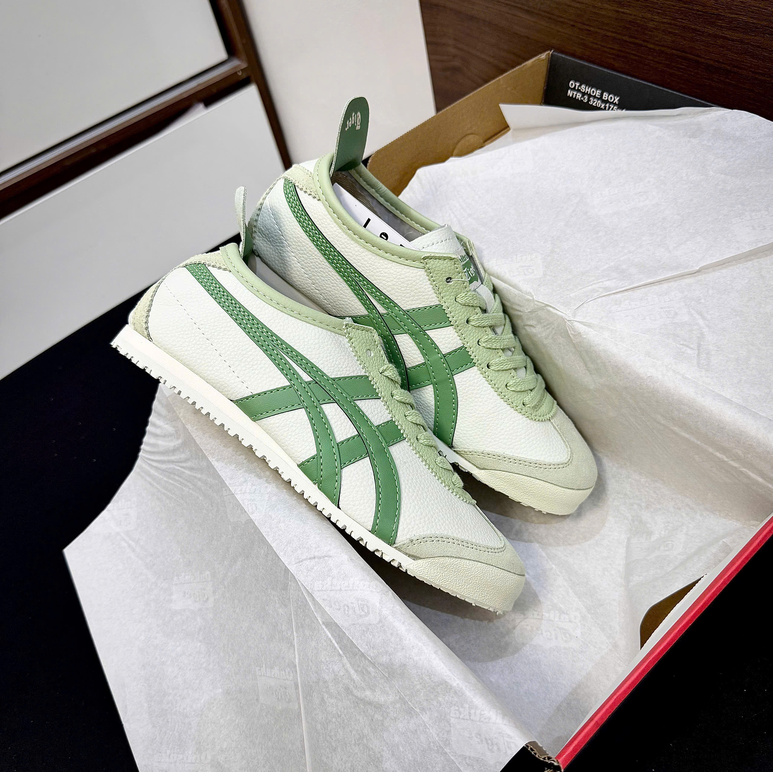 Giày Onitsuka Tiger Mexico 66 Trắng Xanh Lá Giày Onitsuka Tiger Mexico 66 Trắng Xanh Lá