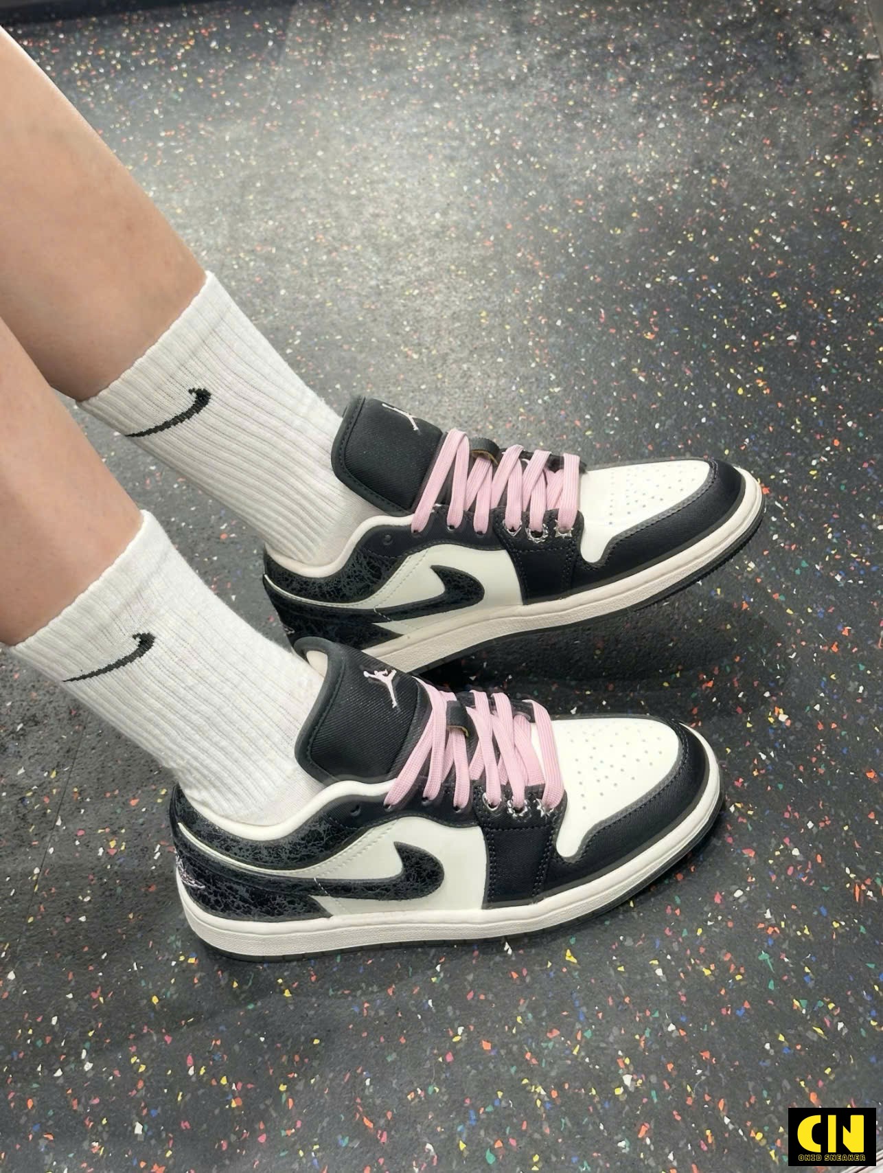Giày Sneaker Nike Jordan 1 Low Se Đen Phối Hồng Giày Sneaker Nike Jordan 1 Low SE Đen Phối Hồng
