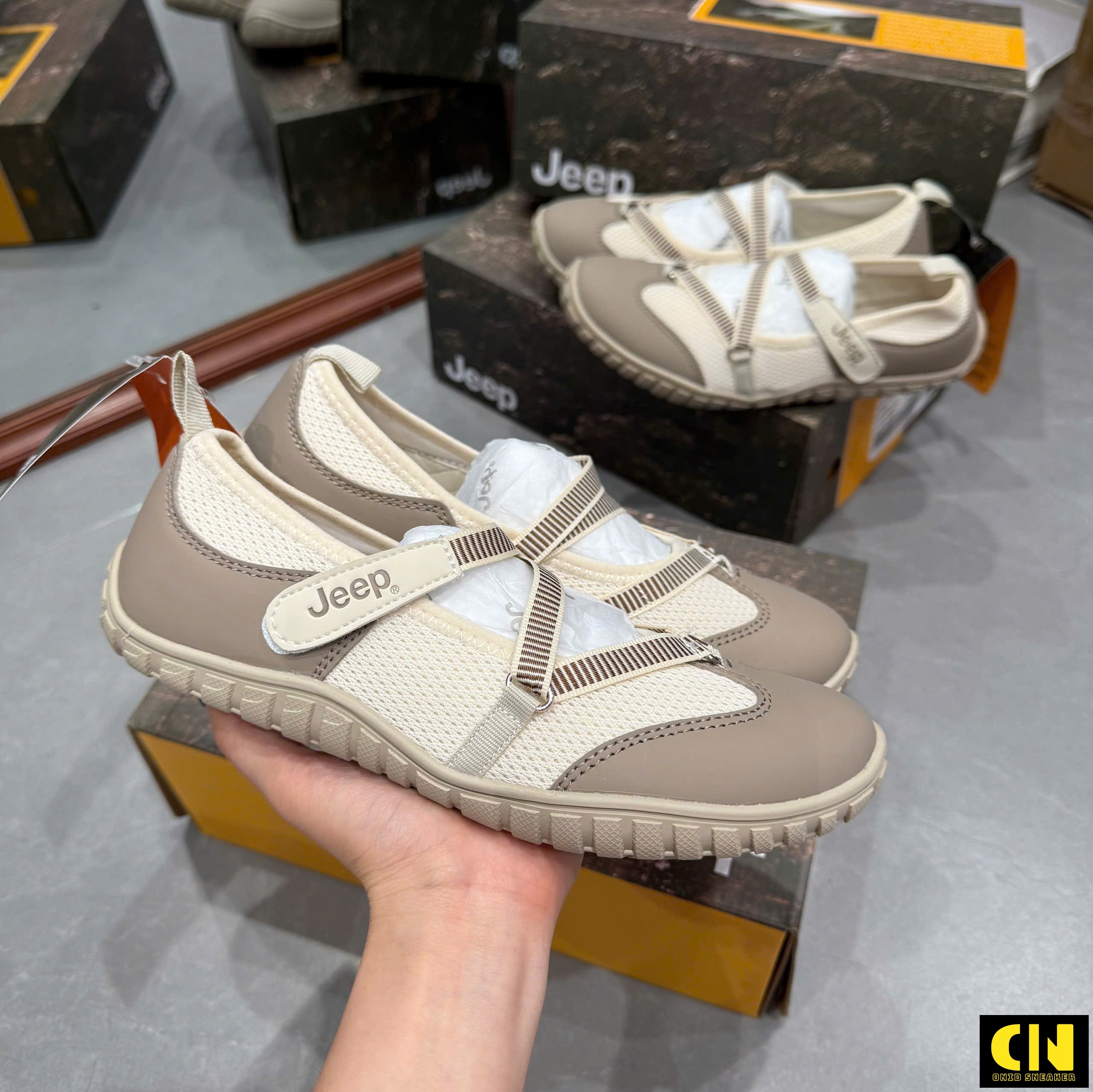 Giày Sneaker Nữ Jeep Outdoor Cổ Thấp Trắng Nâu Giày Sneaker Nữ Jeep Outdoor Cổ Thấp Trắng Nâu