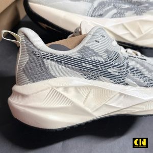 Giay The Thao Asics Novablast 5 Mau Oatmeal Giày Thể Thao Asics Novablast 5 Màu Oatmeal