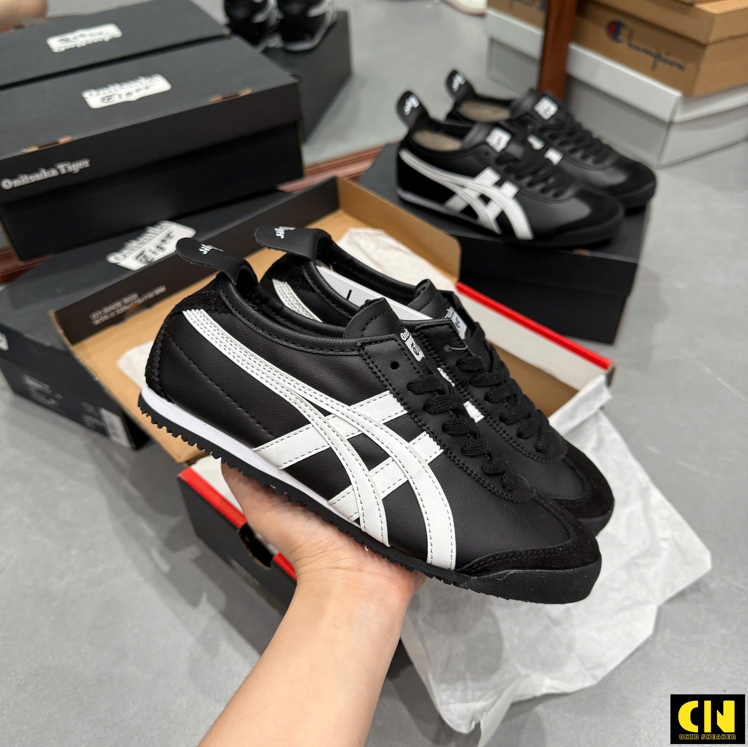 Giày Thể Thao Onitsuka Tiger Màu Đen Phối Trắng Giày Thể Thao Onitsuka Tiger Màu Đen Phối Trắng