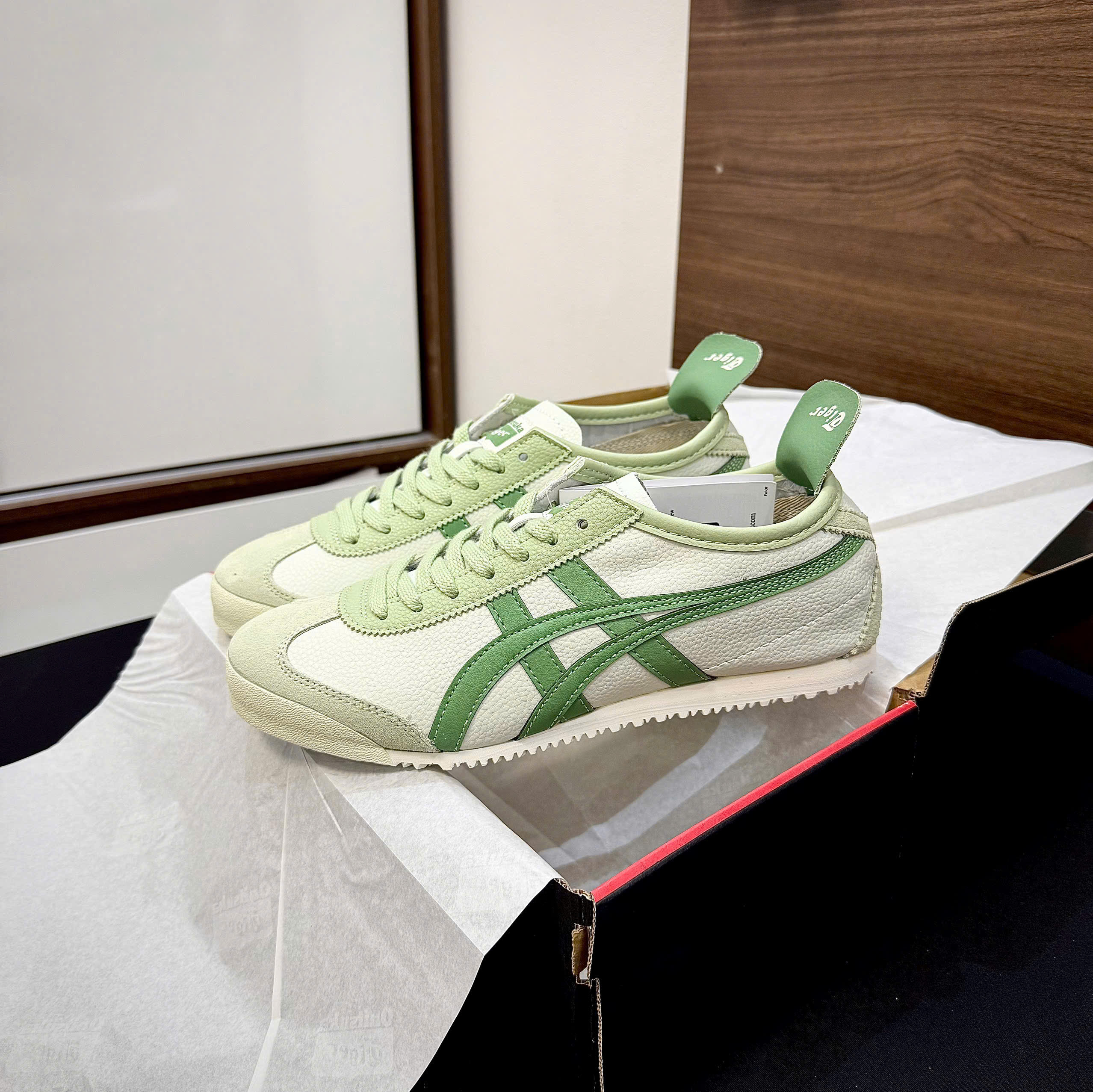 Giày Thể Thao Onitsuka Tiger Màu Trắng Phối Xanh Giày Thể Thao Onitsuka Tiger Màu Trắng Phối Xanh