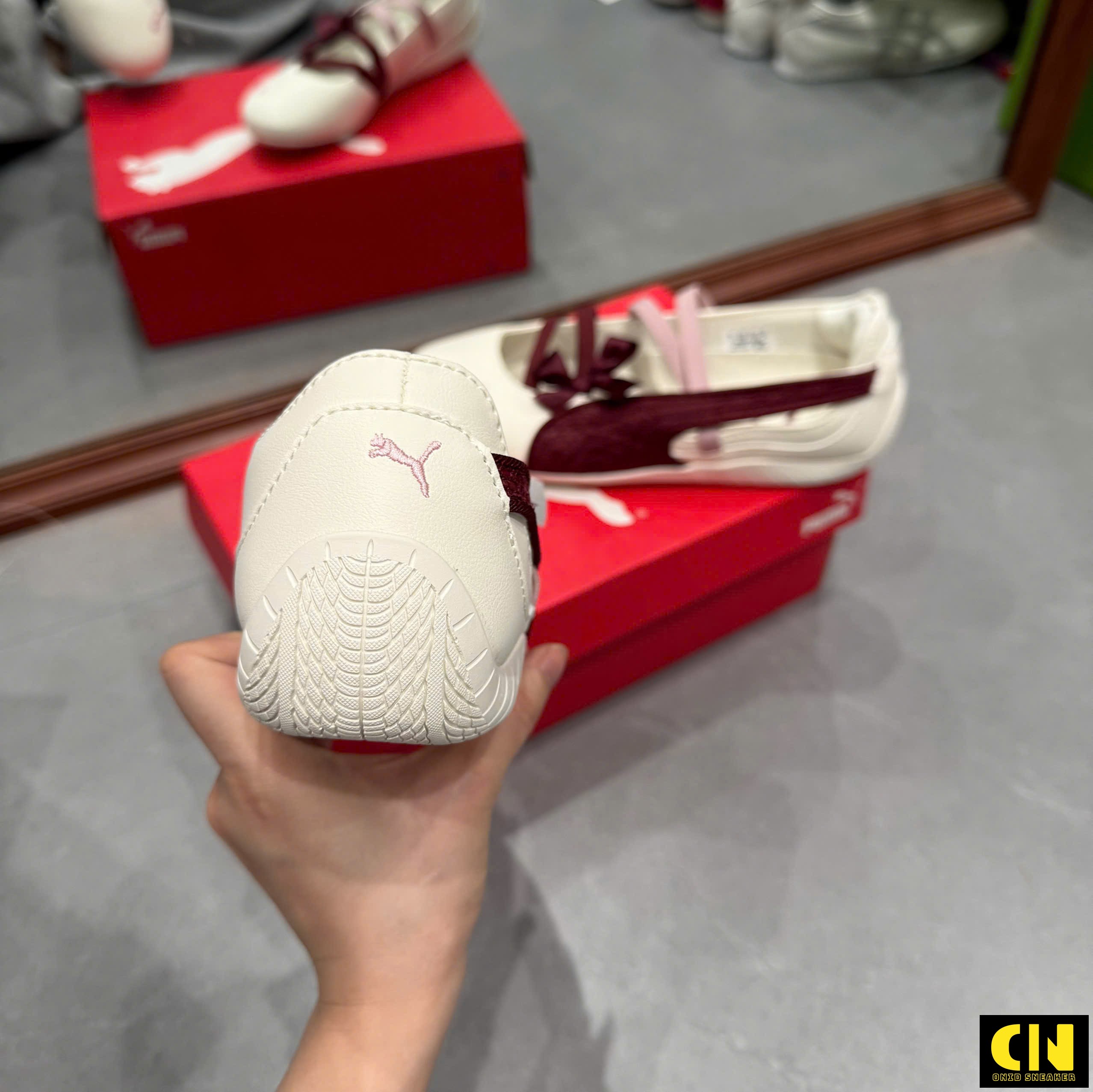 Giày Thể Thao Puma Màu Trắng Phối Ren Giày Thể Thao Puma Màu Trắng Phối Ren