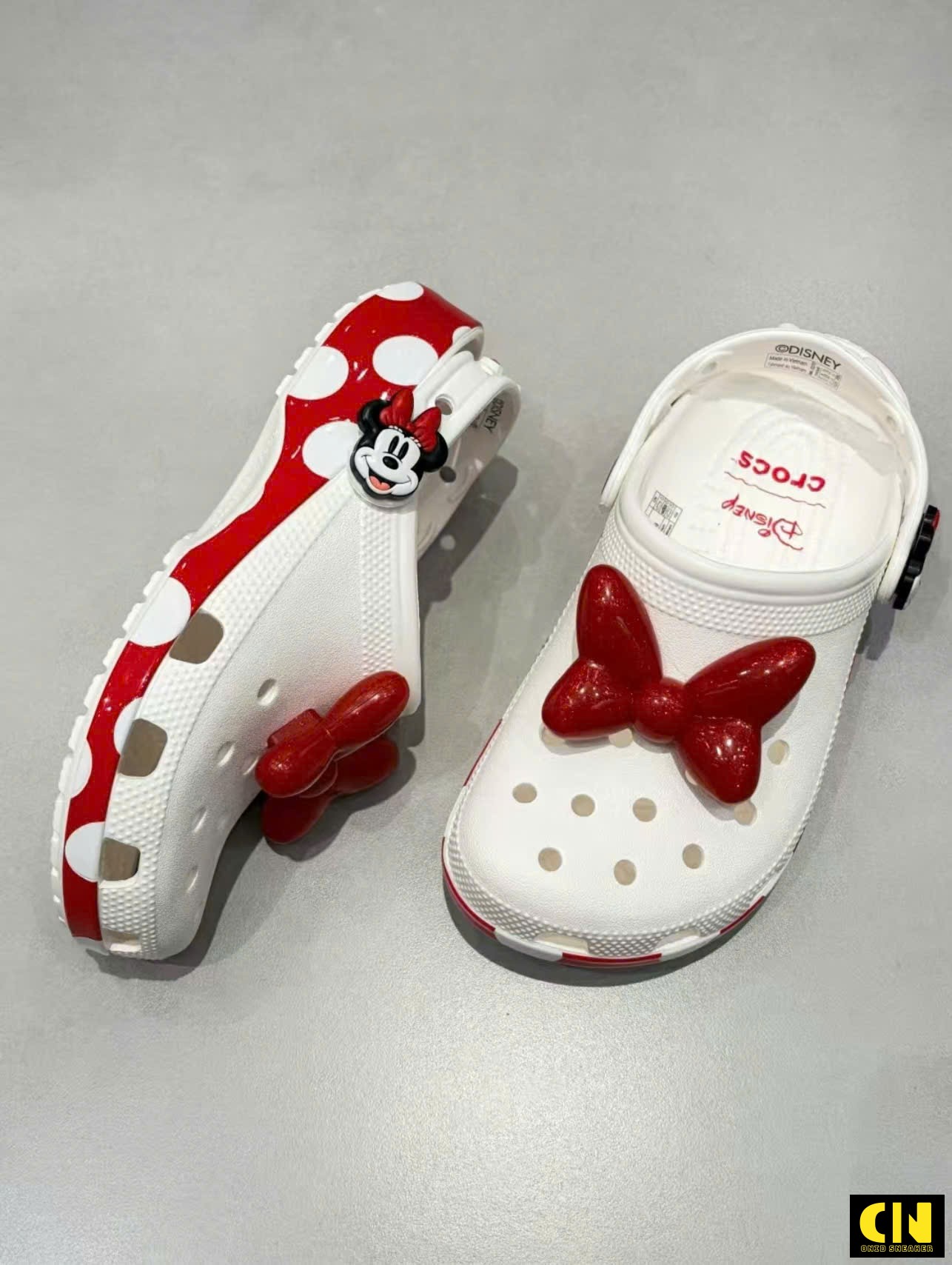 Dép Clog Nữ Crocs Disney Minnie Mouse Trắng Đỏ Họa Dép Clog Nữ Crocs Disney Minnie Mouse Trắng Đỏ Họa