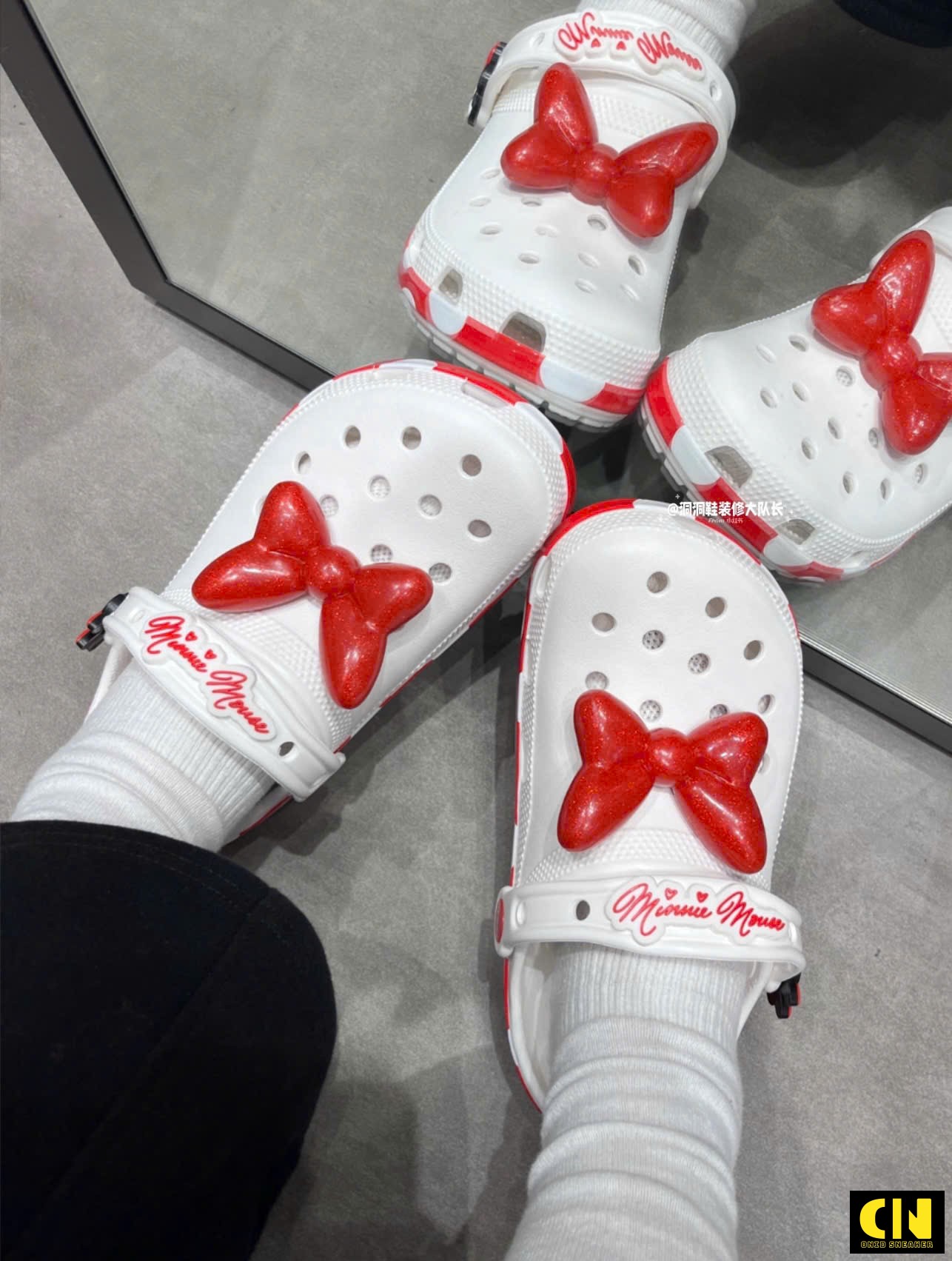 Dép Crocs Disney Minnie Mouse Classic Clog Bản Cao Cấp Fullbox Dép Crocs Disney Minnie Mouse Classic Clog Bản Cao Cấp Fullbox