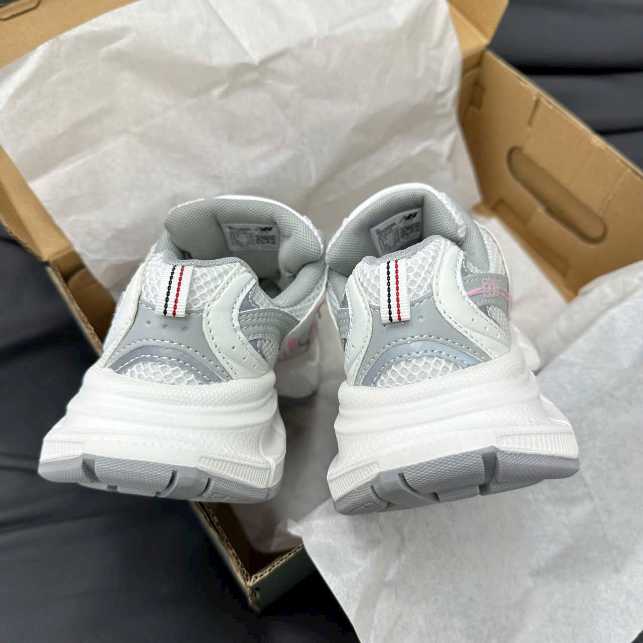Giày Casual Nb 530 Màu Hồng Xám Trắng Giày Casual NB 530 Màu Hồng Xám Trắng