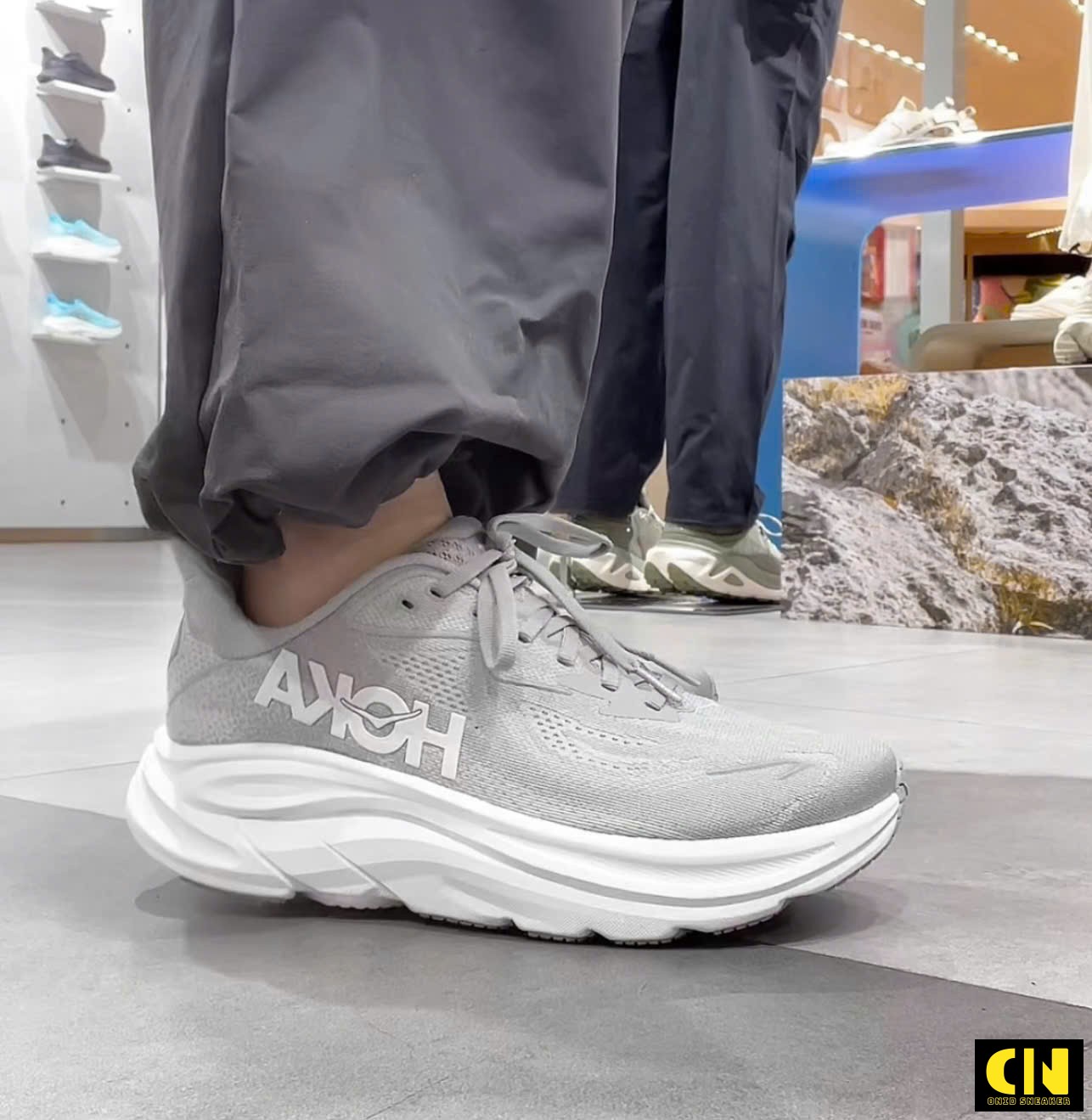 Giày Chạy Bộ Hoka Clifton 10 Màu Xám Bạc Giày Chạy Bộ HOKA Clifton 10 Màu Xám Bạc