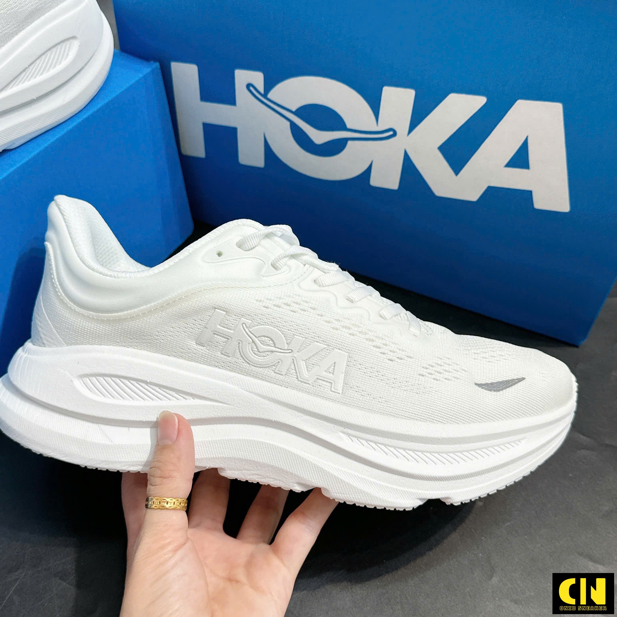 Giày Chạy Bộ Hoka Bondi 9 Màu Trắng Giày Chạy Bộ Hoka Bondi 9 Màu Trắng