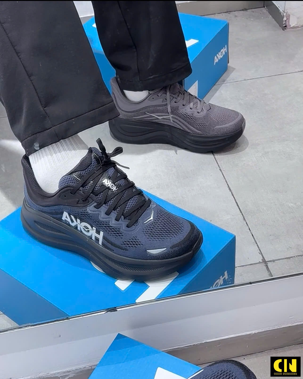 Giày Chạy Bộ Hoka Bondi 9 Màu Xanh Than Giày Chạy Bộ Hoka Bondi 9 Màu Xanh Than