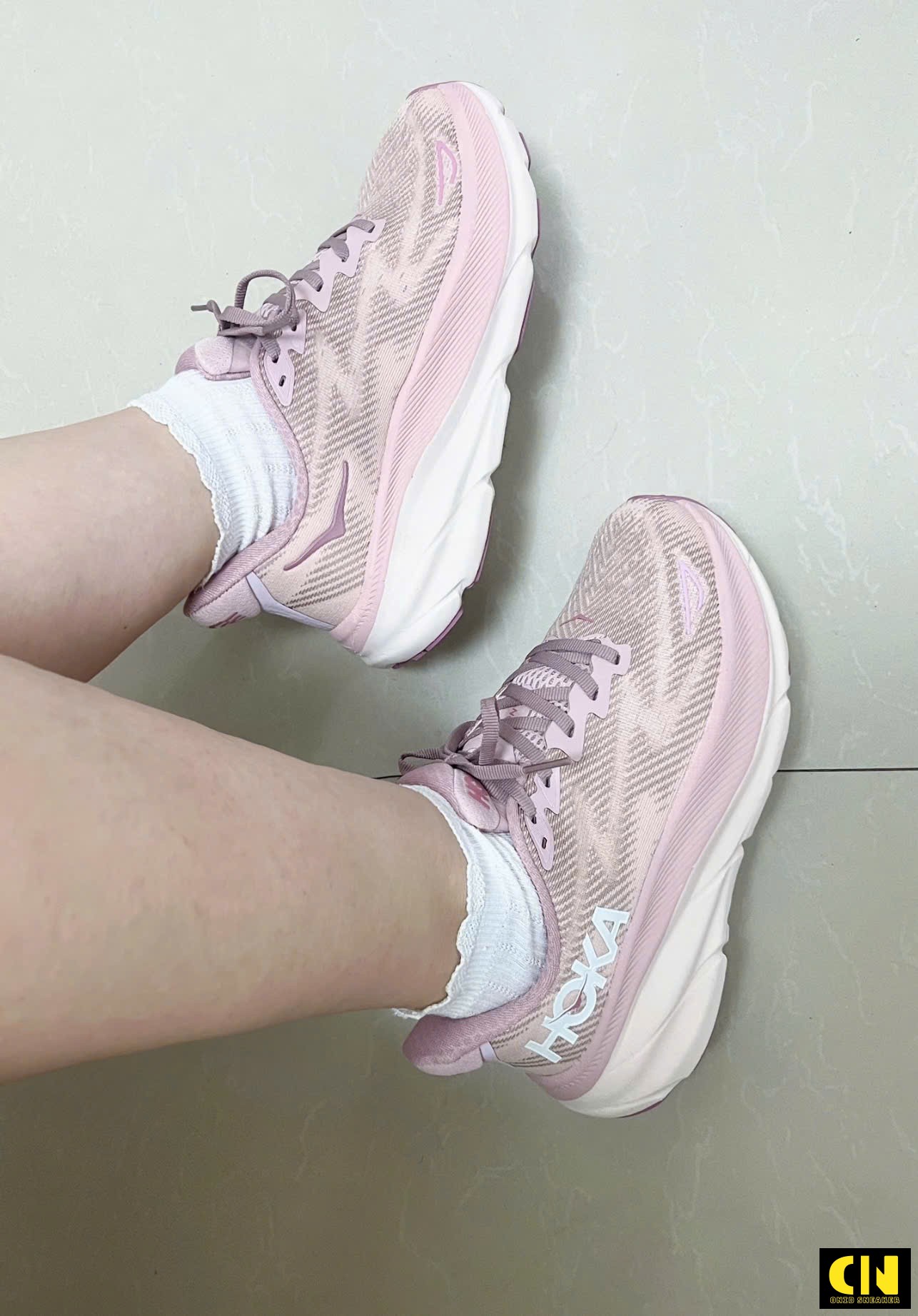 Giày Chạy Bộ Nữ Hoka Clifton 9 Màu Hồng Phấn Giày Chạy Bộ Nữ Hoka Clifton 9 Màu Hồng Phấn