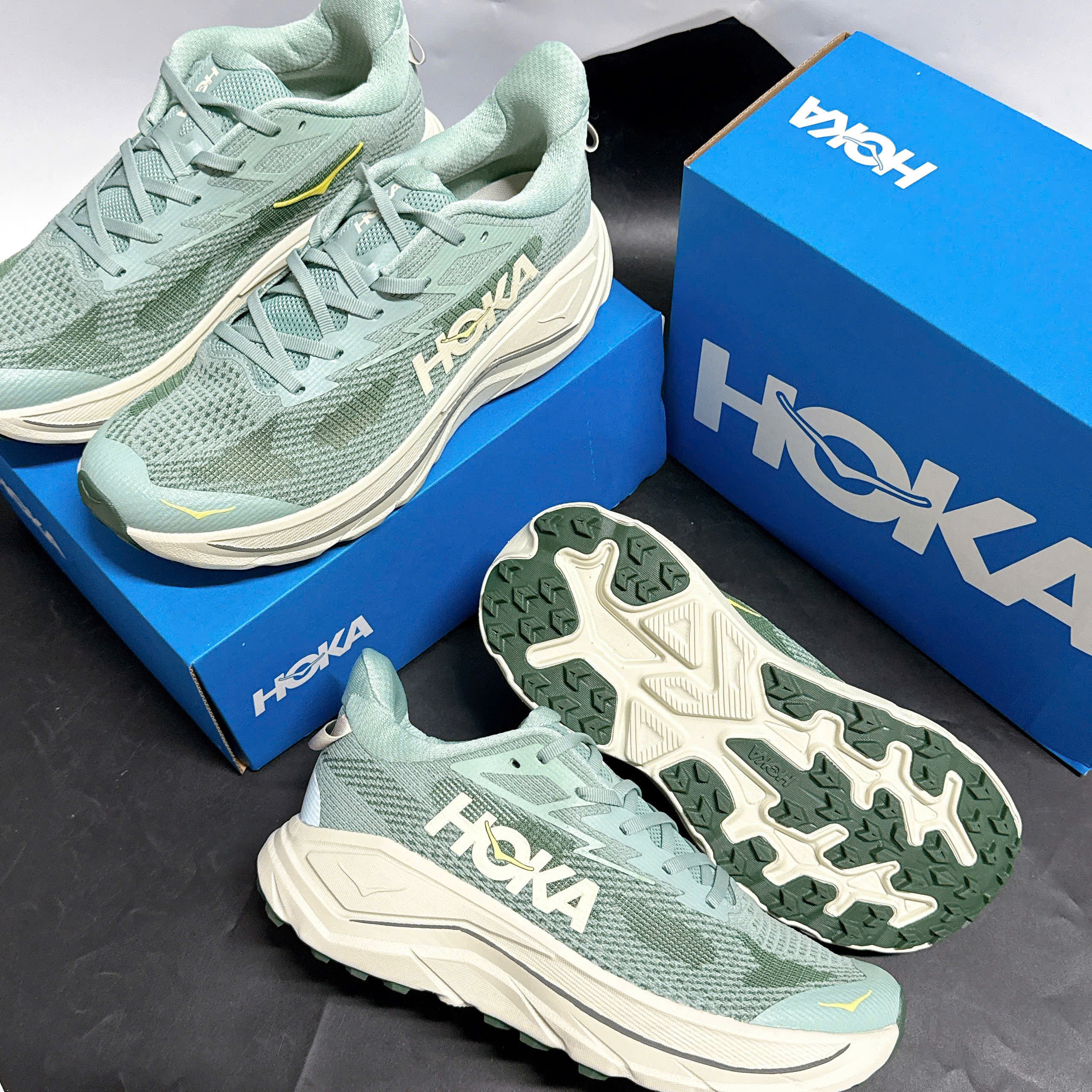 Giày Chạy Địa Hình Đường Bằng Hoka Challenger 8 Màu Xanh Ngọc Giày Chạy Địa Hình Đường Bằng HOKA Challenger 8 Màu Xanh Ngọc