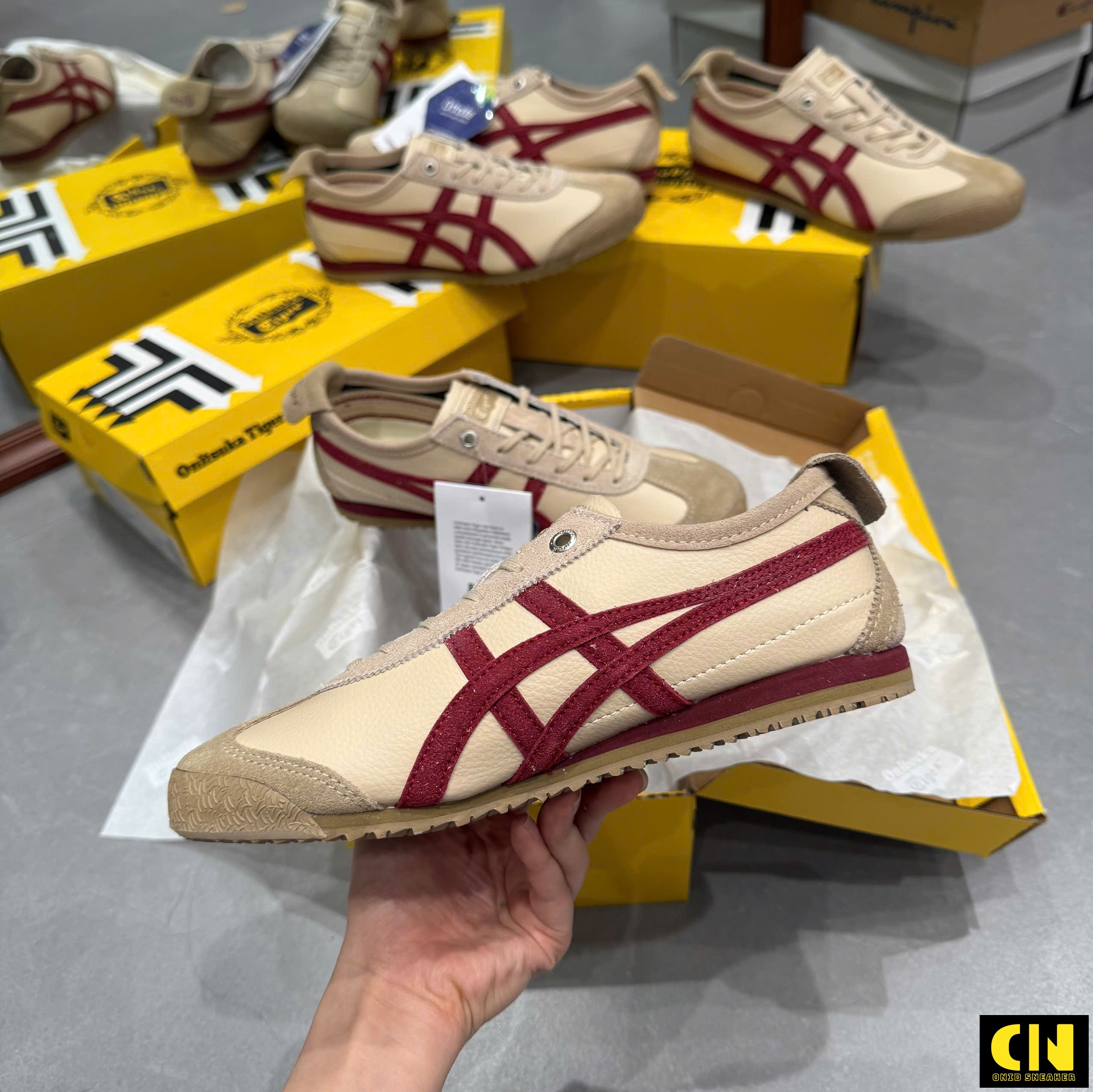 Giày Da Lộn Onitsuka Tiger Mexico 66 Sọc Đỏ Đậm Vintage Giày Da Lộn Onitsuka Tiger Mexico 66 Sọc Đỏ Đậm Vintage