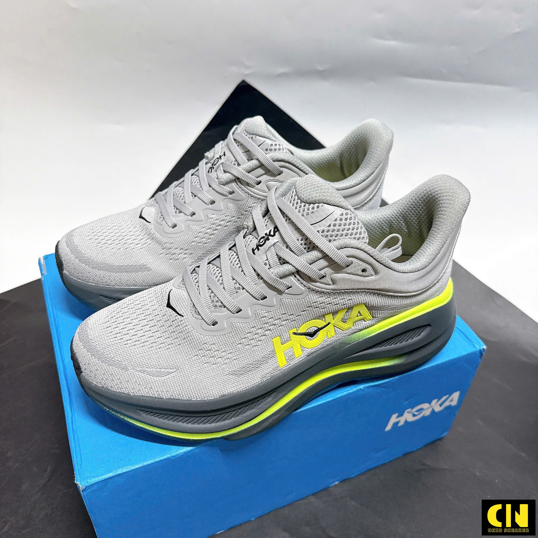 Giày Hoka Bondi 9 Màu Xám Sáng Viền Vàng Giày Hoka Bondi 9 Màu Xám Sáng Viền Vàng