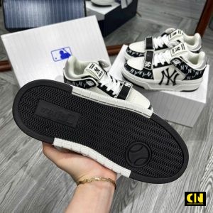 Giay Mlb Chunky Liner Mid Monogram Black White Giày MLB Chunky Liner Mid Monogram Black White