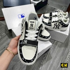 Giay Mlb Chunky Liner Mid Monogram Ny Trang Den Hoa Tiet Logo Ny Giày MLB Chunky Liner Mid Monogram NY Trắng Đen Hoạ Tiết Logo NY