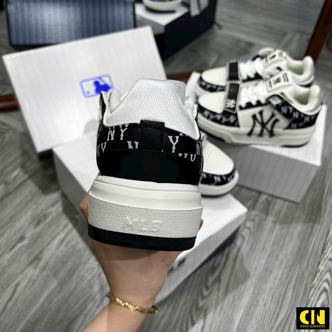Giày Mlb Chunky Liner Mid Ny Yankees Black Monogram Fullbox Giày MLB Chunky Liner Mid NY Yankees Black Monogram Fullbox