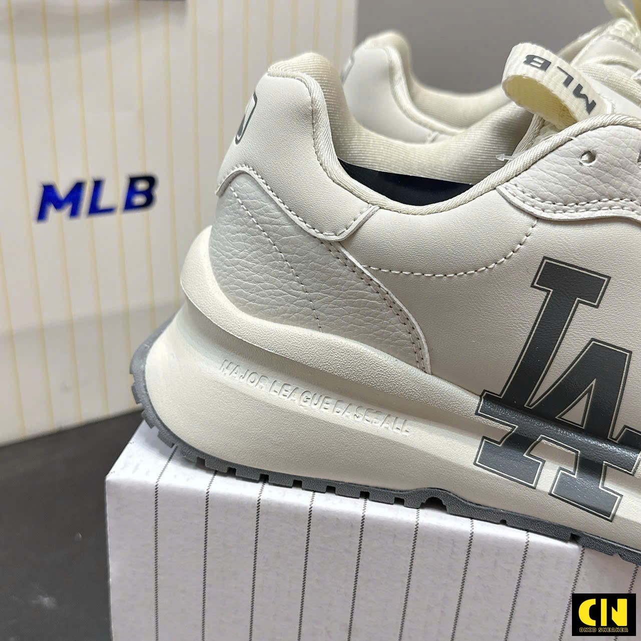 Giày Mlb Chunky Runner Basic La Dodgers Xám Trắng Giày MLB Chunky Runner Basic LA Dodgers Xám Trắng