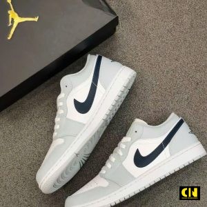 Giay Nike Air Jordan 1 Low Aura Phoi Mau Xanh Trang Giày Nike Air Jordan 1 Low Aura Phối Màu Xanh Trắng