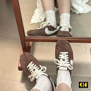 Giay Nike Jacquemus Moon Vai Co Gian Mau Nau Giày Nike Jacquemus Moon Vải Co Giãn Màu Nâu