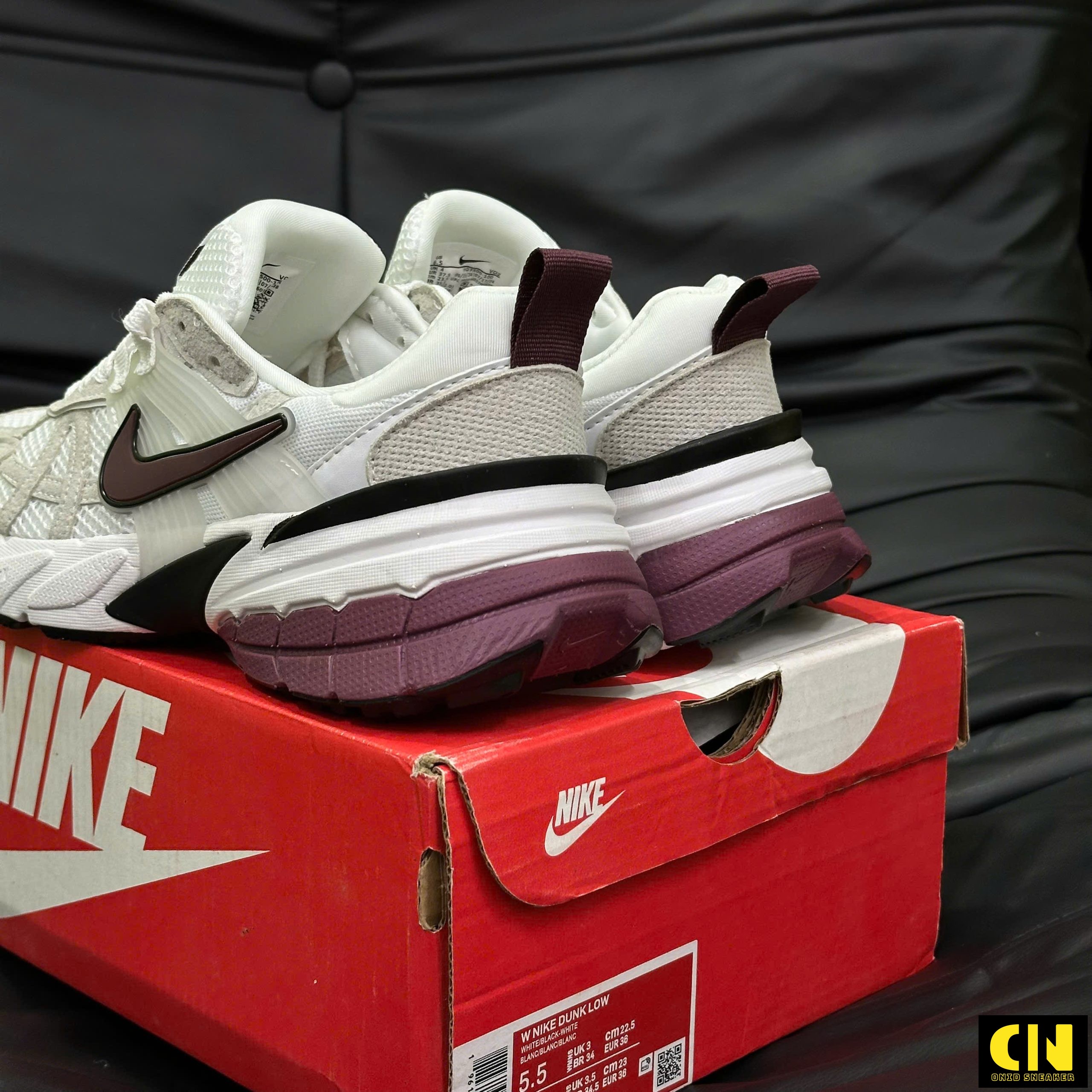 Giày Nike V2K Run Se White Team Red Grey Giày Nike V2K Run SE White Team Red Grey