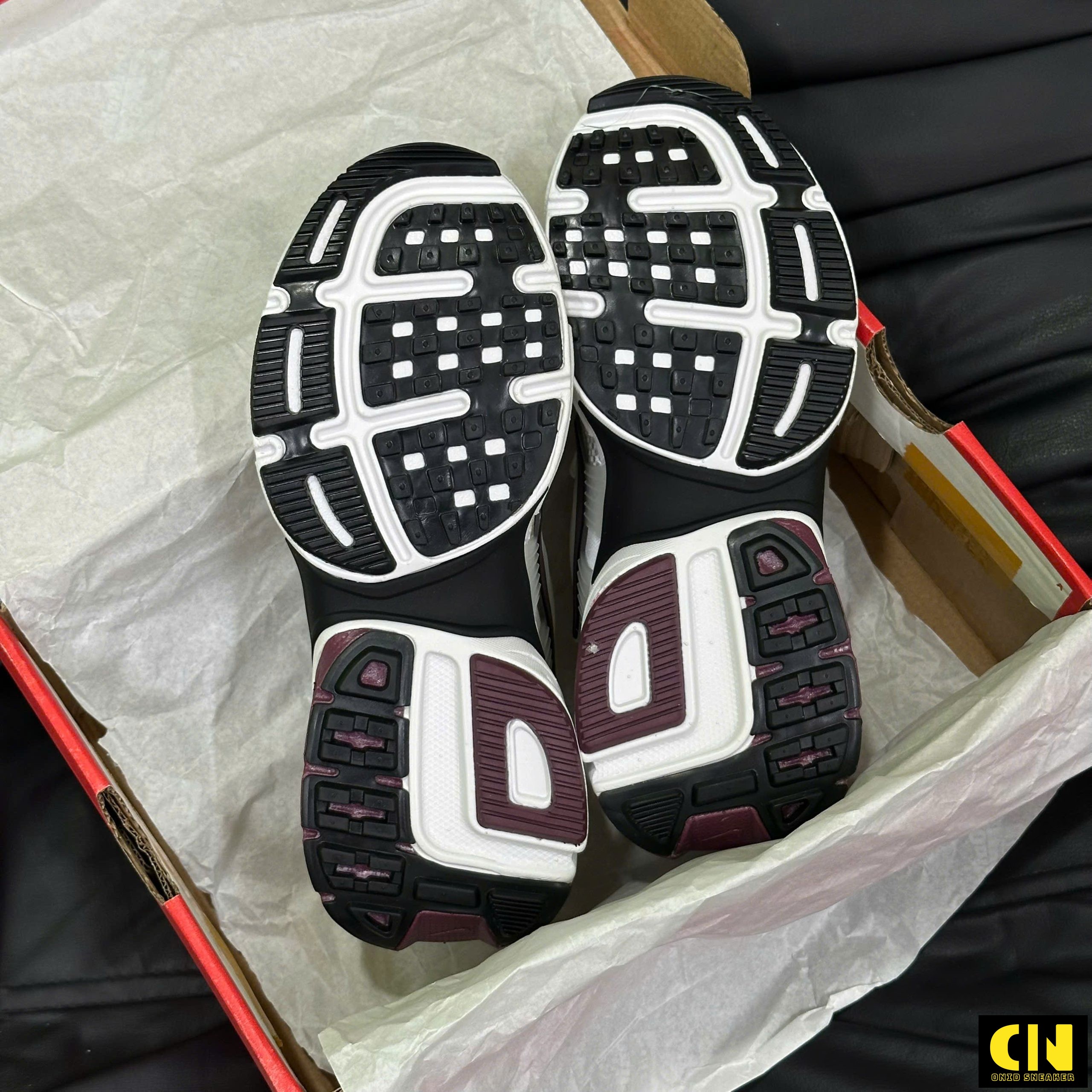 Giày Nike V2K White Team Red Grey Giày Nike V2K White Team Red Grey