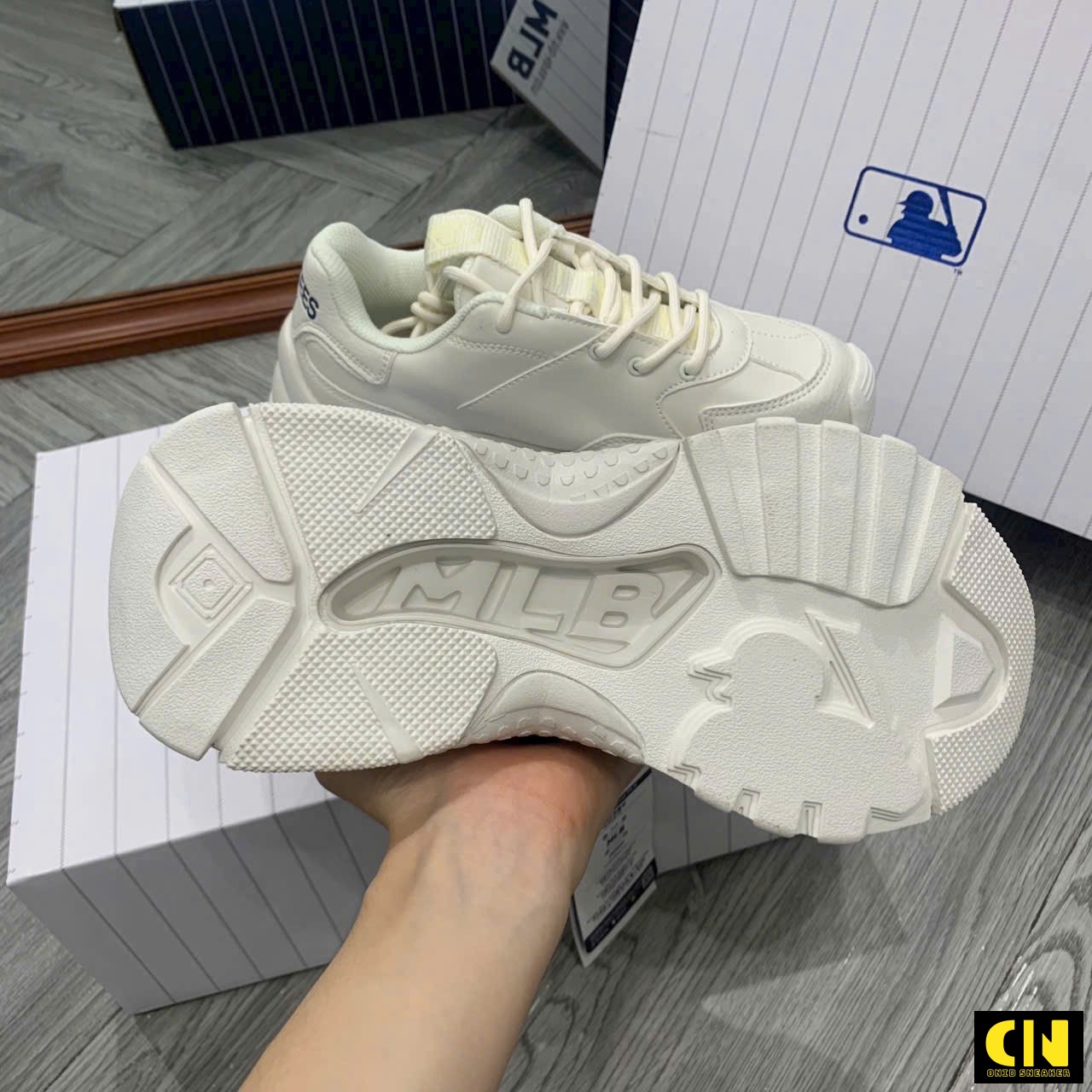 Giày Sneaker Hot Trend Mlb Ny Yankees Logo Xanh Navy Giày Sneaker Hot Trend MLB NY Yankees Logo Xanh Navy