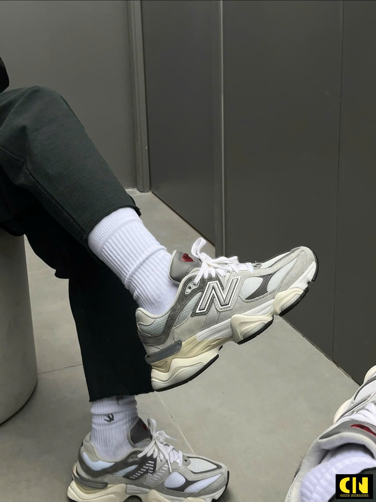 Giày Sneaker Nb9060 Màu Xám Trắng Giày Sneaker NB9060 Màu Xám Trắng