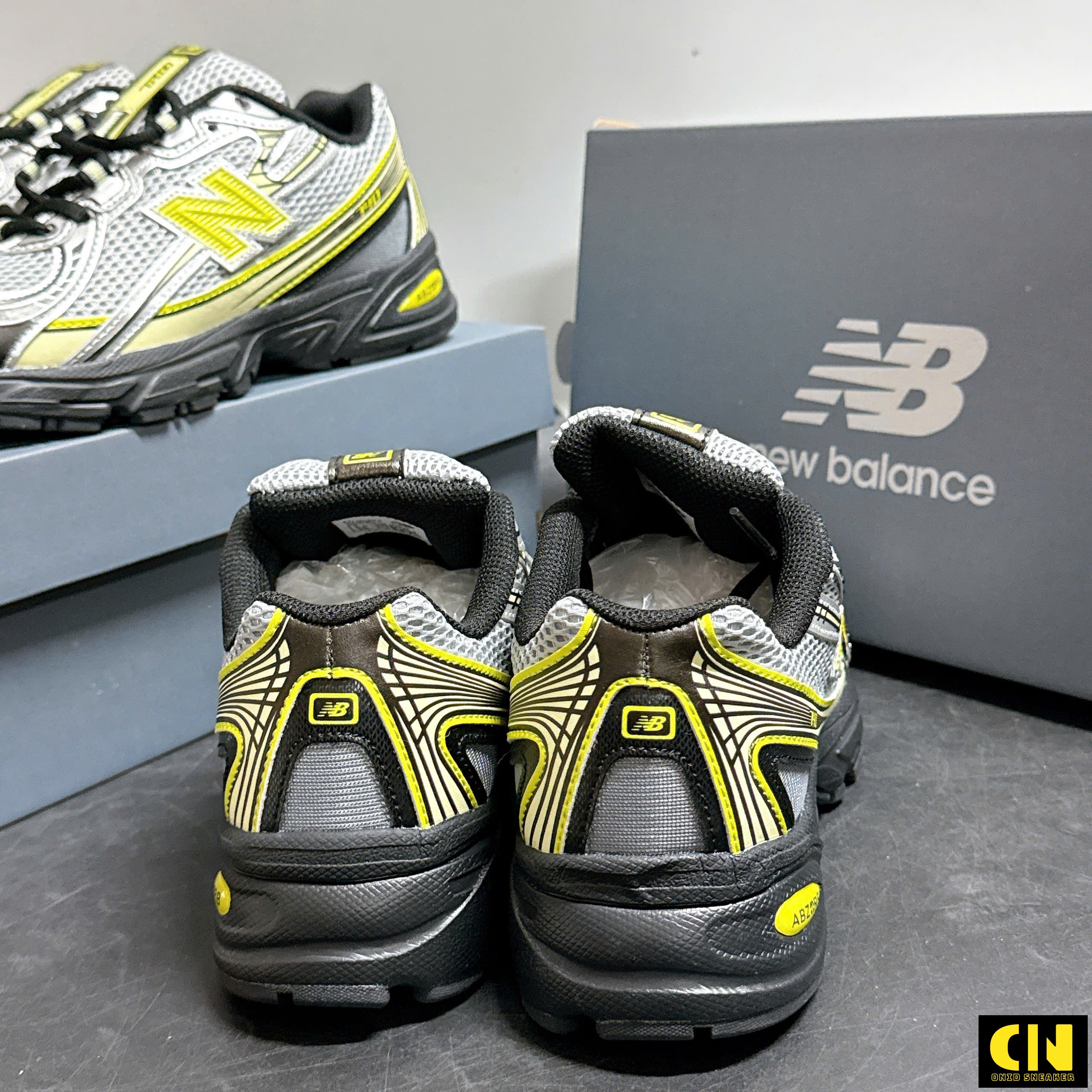 Giày Sneaker Nam Nữ New Balance 740 Vàng Đen Giày Sneaker Nam Nữ New Balance 740 Vàng Đen